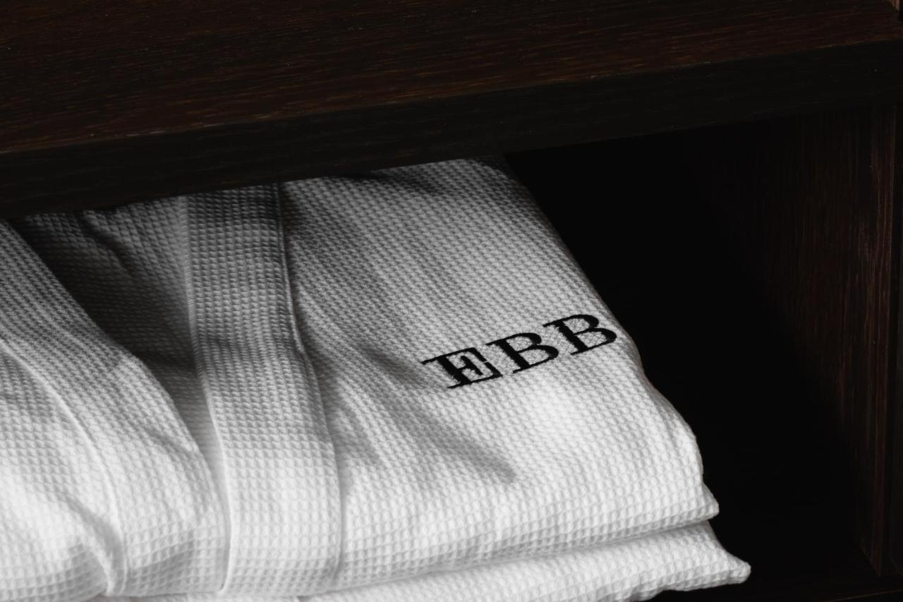 Ebb-ダニーデン エクステリア 写真 A bathrobe
